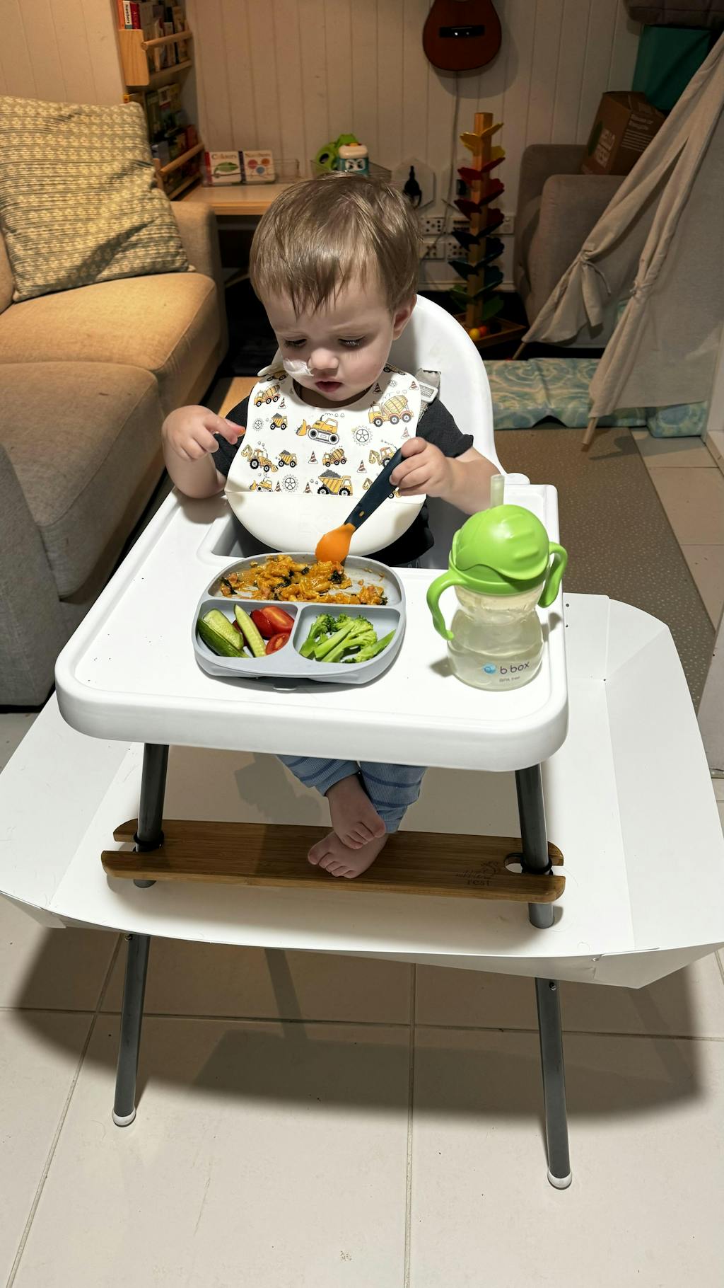 CATCHY The food and mess catcher for high chairs Catchy