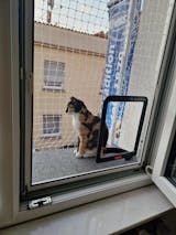Verstellbarer Katzenbalkon für Fensteröffnungen Größe L