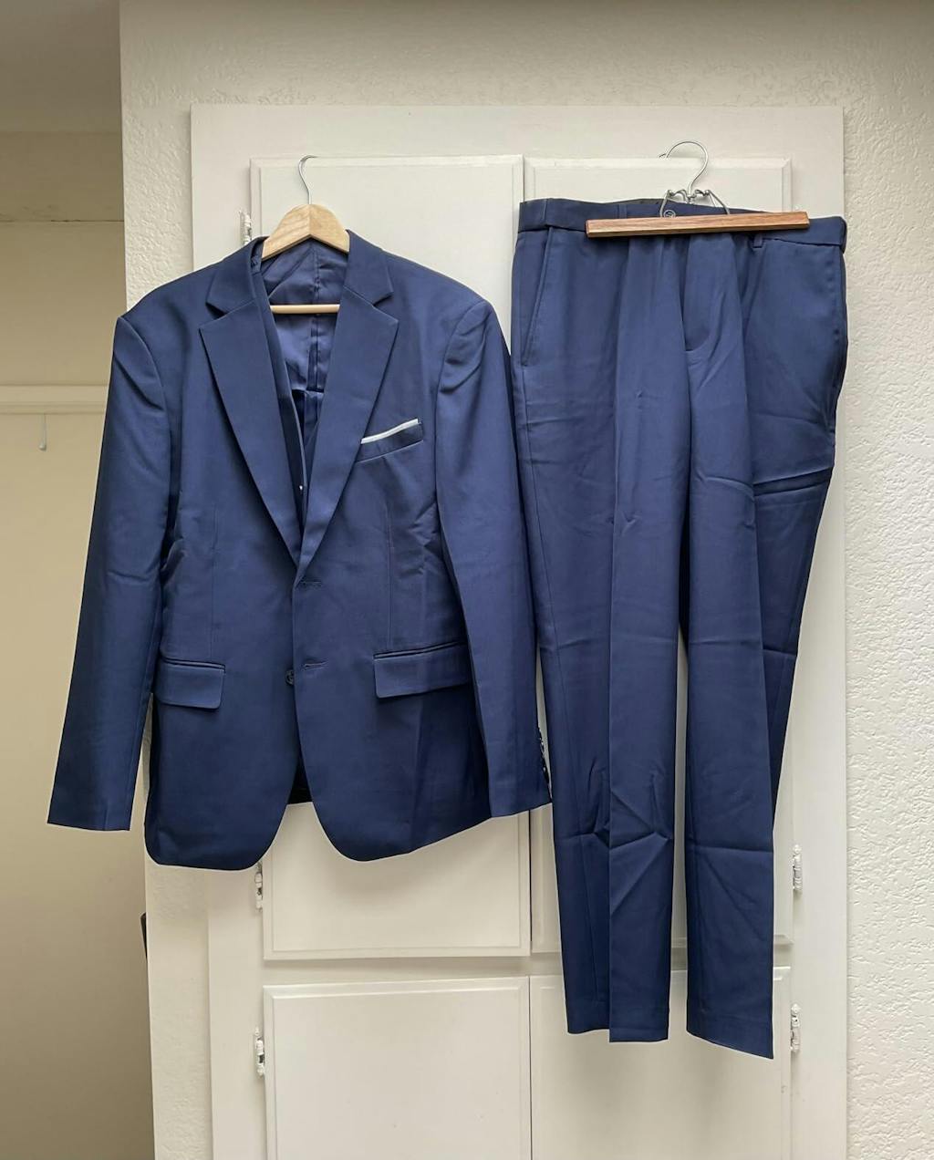 Ceehuteey Flat Notch Lapel 3 Pieces Mens Suit (Blazer+vest+Pants)