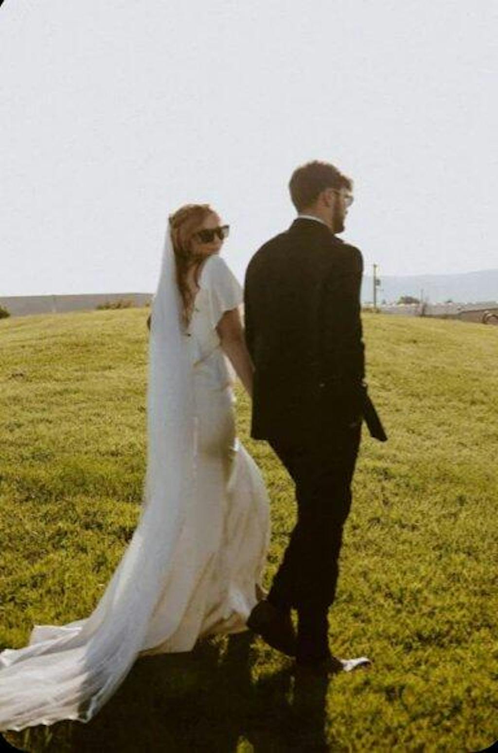 Men's Fashion three-piece Suit in Black Signature Peak Lapel Multiple Occasions Tuxedos For Wedding (Blazer+vest+Pants)