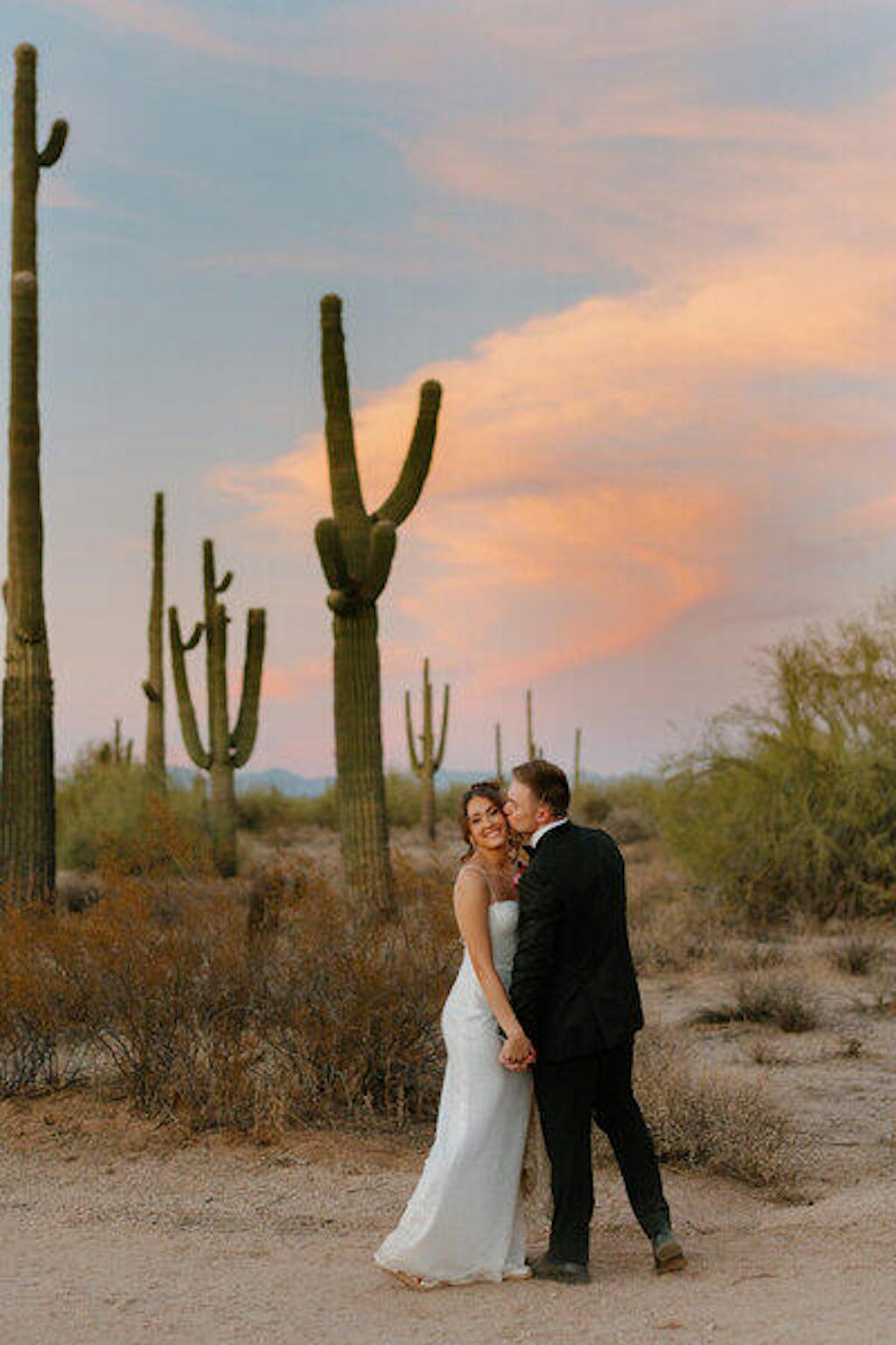 Men's Fashion three-piece Suit in Black Signature Peak Lapel Multiple Occasions Tuxedos For Wedding (Blazer+vest+Pants)