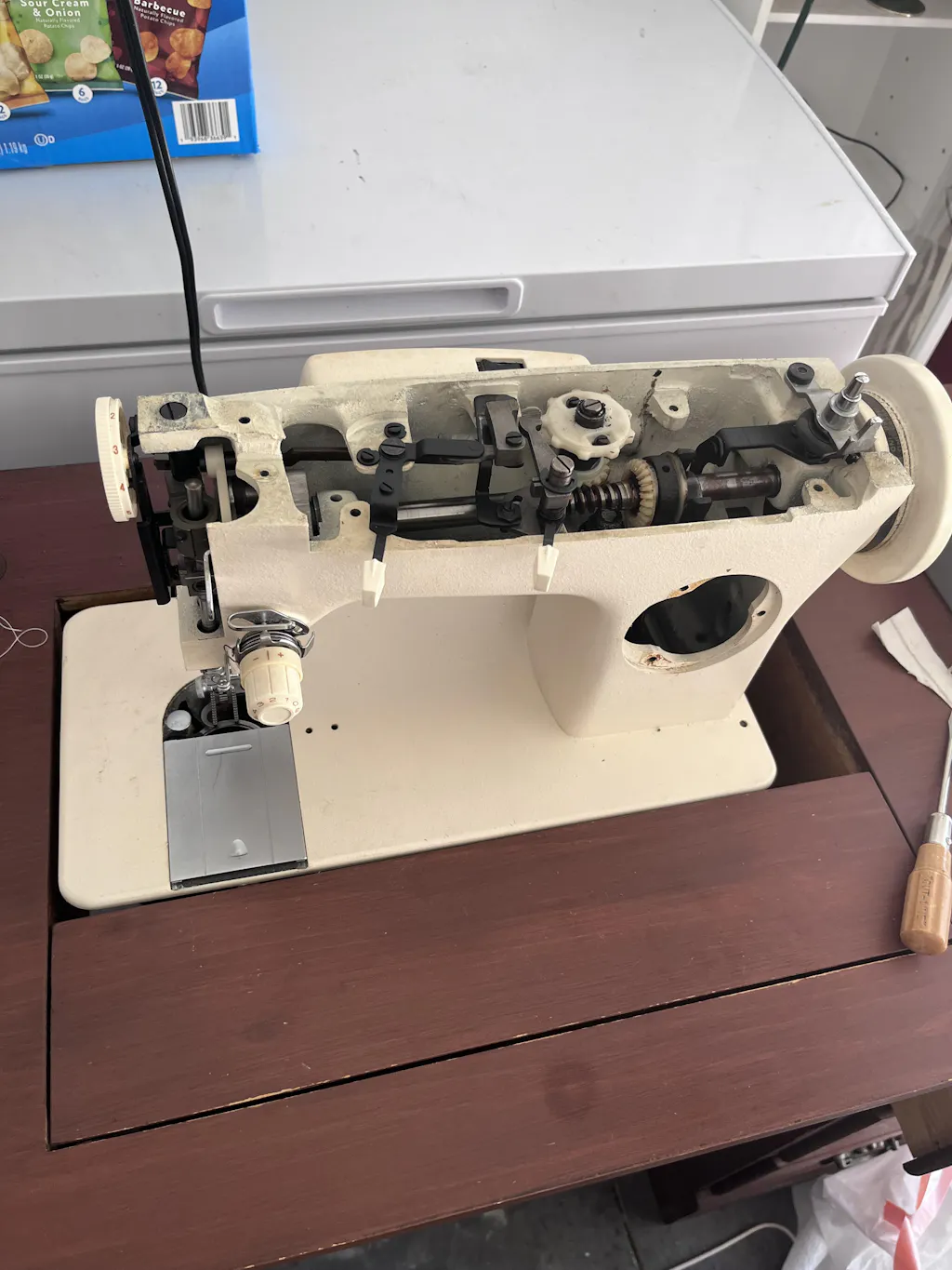 Singer Top Vertical Gear Replacement Part 445491-S - Fits 60+ Models