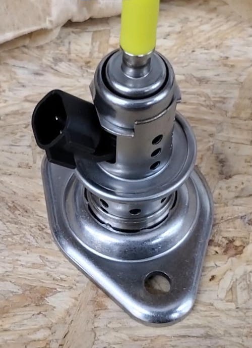 2012-2014 VW Passat 2.0 L4 Diesel Emissions Fluid (DEF) Injector Module 0444021021 3C0131113C