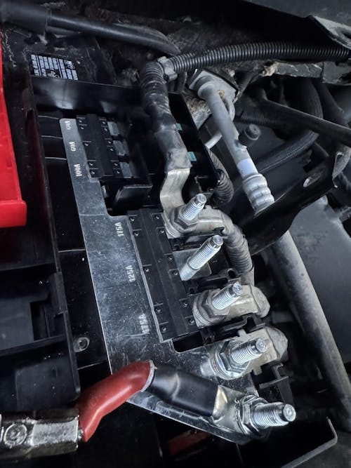 2015-2020 GMC Yukon Battery Distribution Engine Compartment Fuse Block 84354716