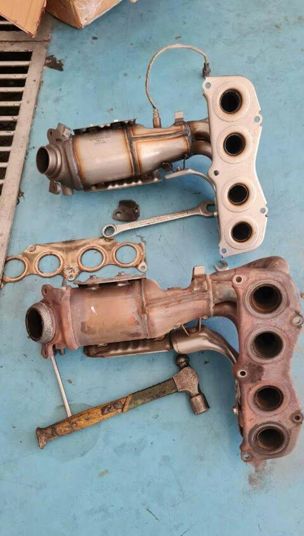 2007-2010 Saturn Outlook 3.6L 6 Cylinder Cylinder Front Driver & Passenger Catalytic Converter