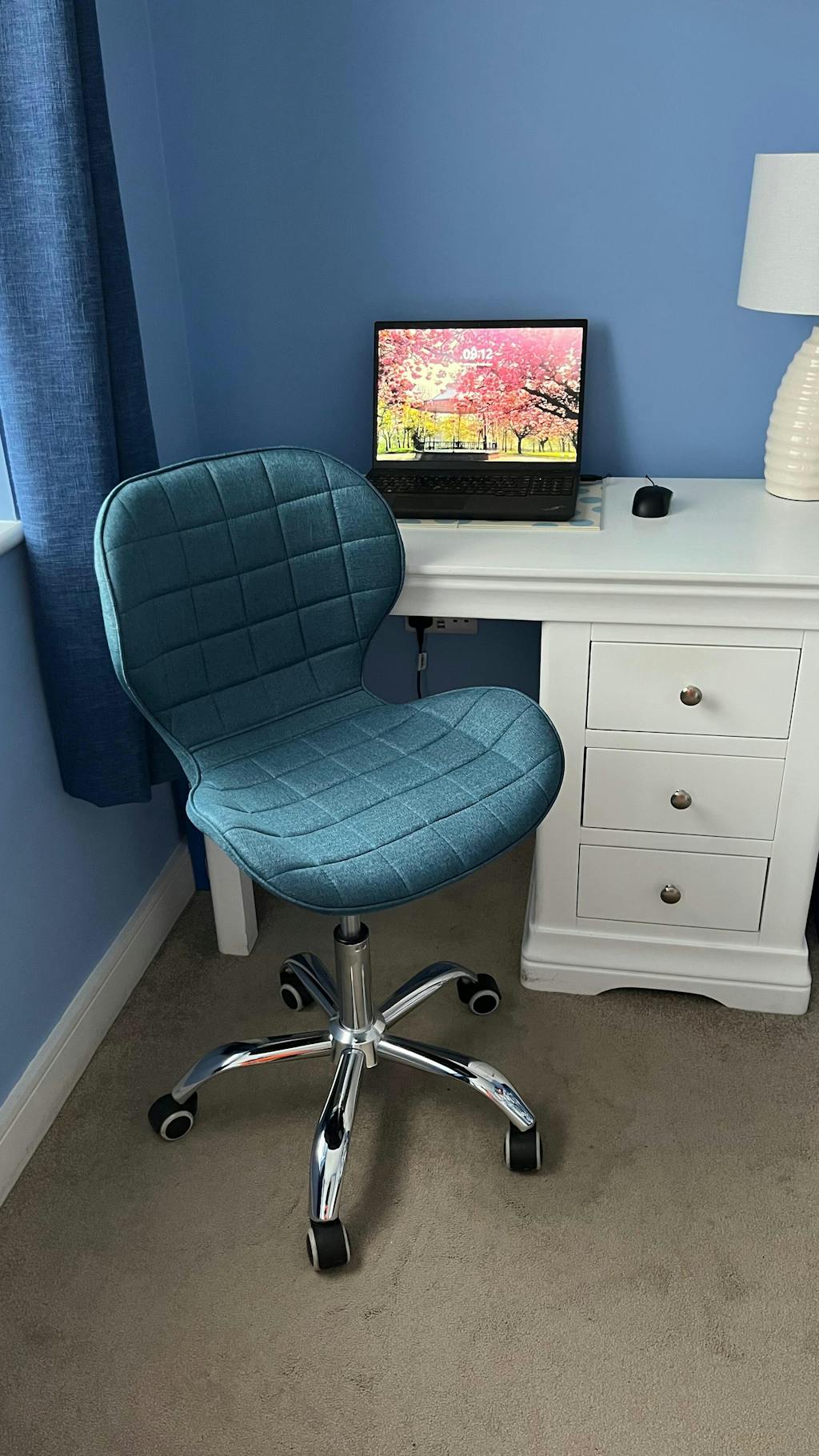 Swivel Office Chair with Chrome Base Wheels and Adjustable Height