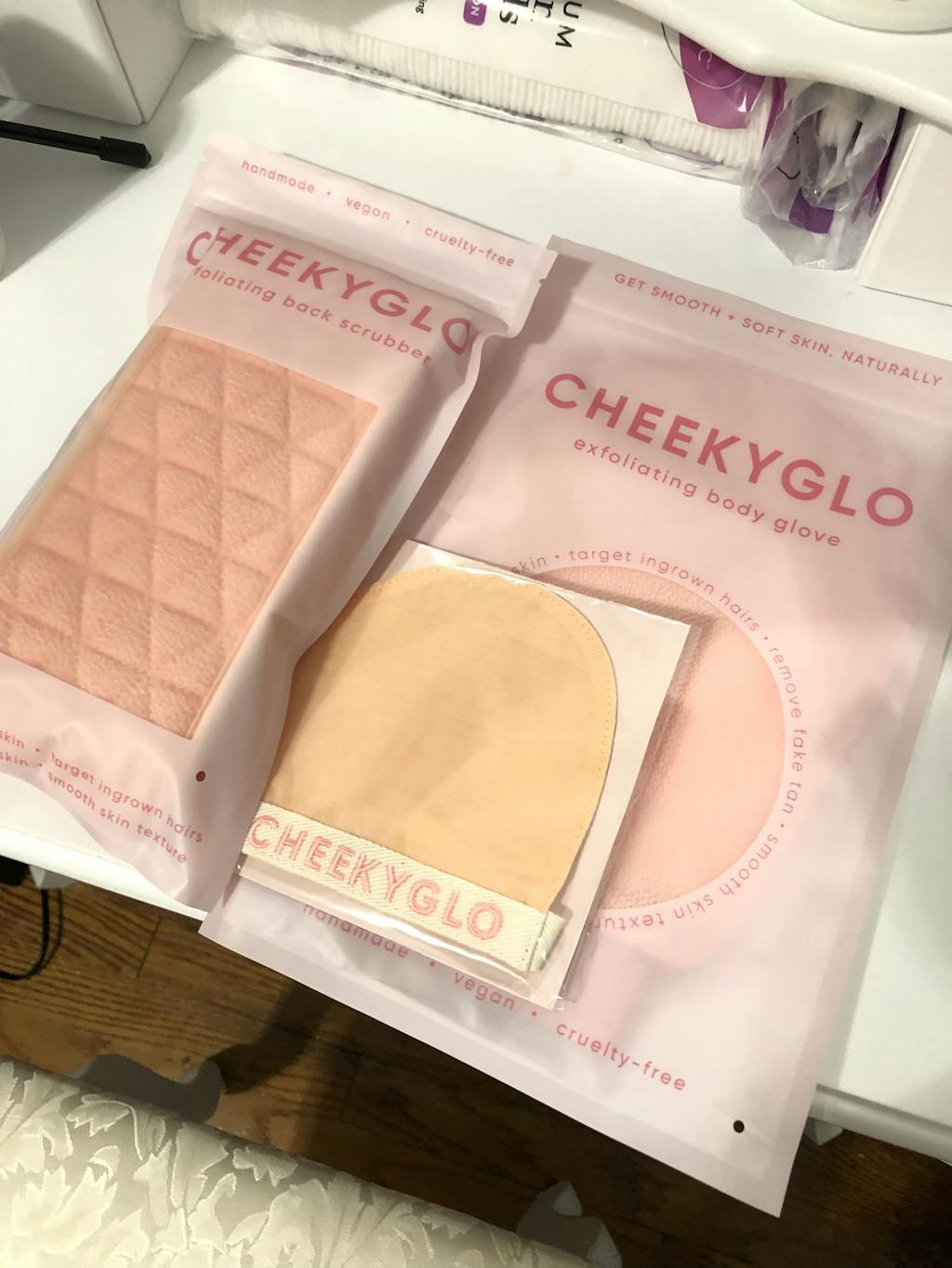 CheekyGlo Exfoliating Glove (Pink) Cheeky Glo