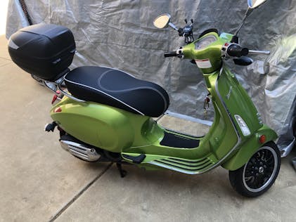 Vespa Primavera 150 Verde Tire Vespa Primavera 150 Verde Relax