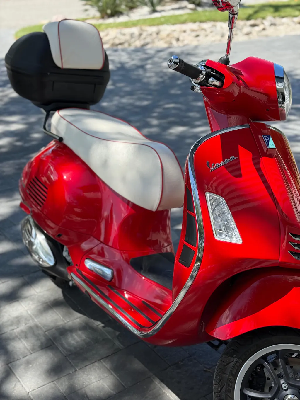 Vespa GTS 250 300 Seat Cover Vanilla Cream with Piping