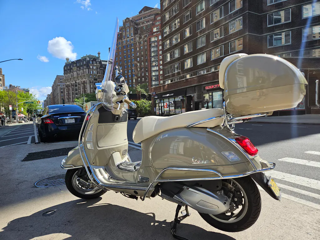 Vespa GTS 250 300 Seat Cover Vanilla Cream with Piping