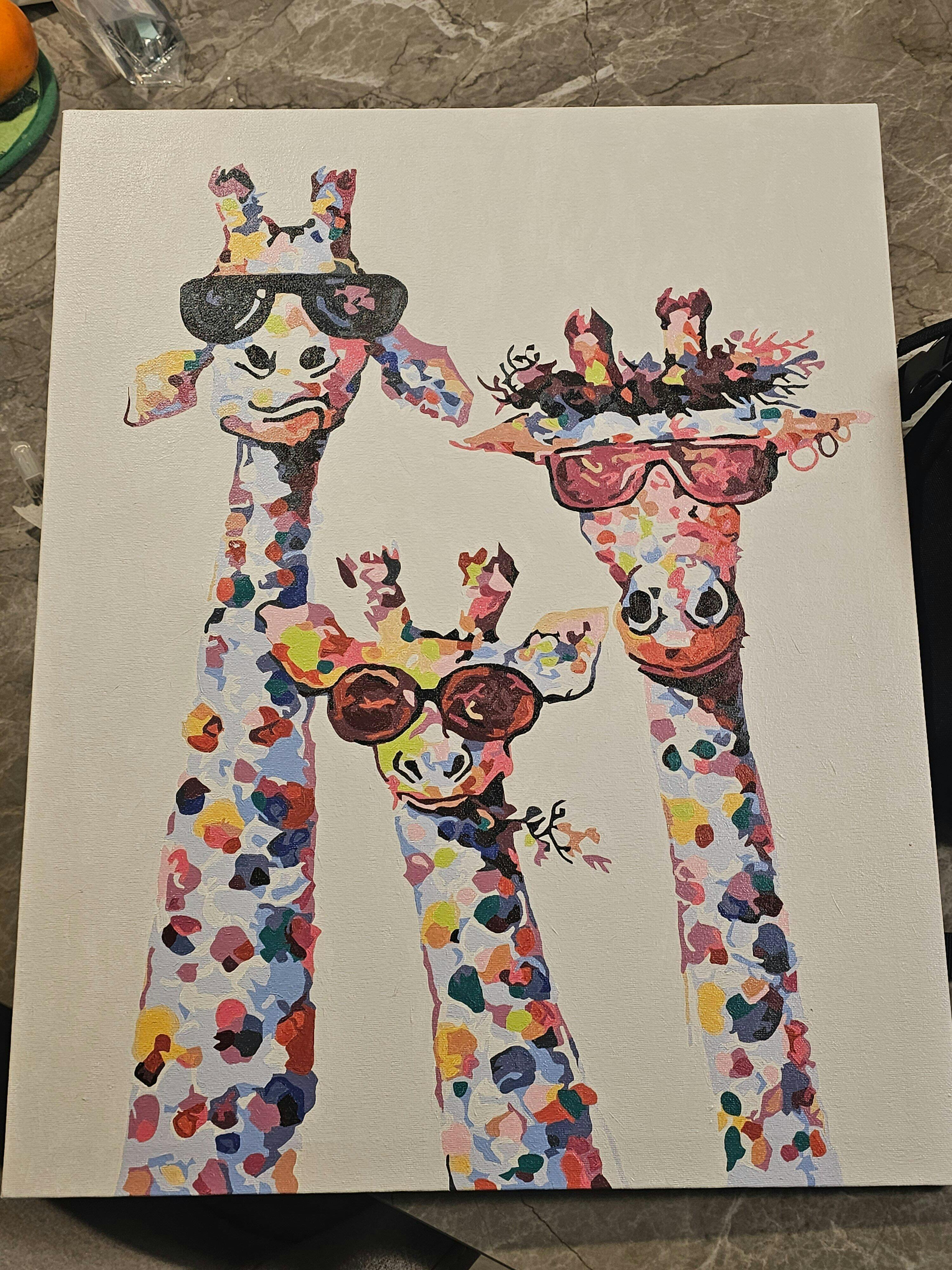 カラフルな抽象的なキリンの家族 - 数字で塗り絵 – Cheerful painting