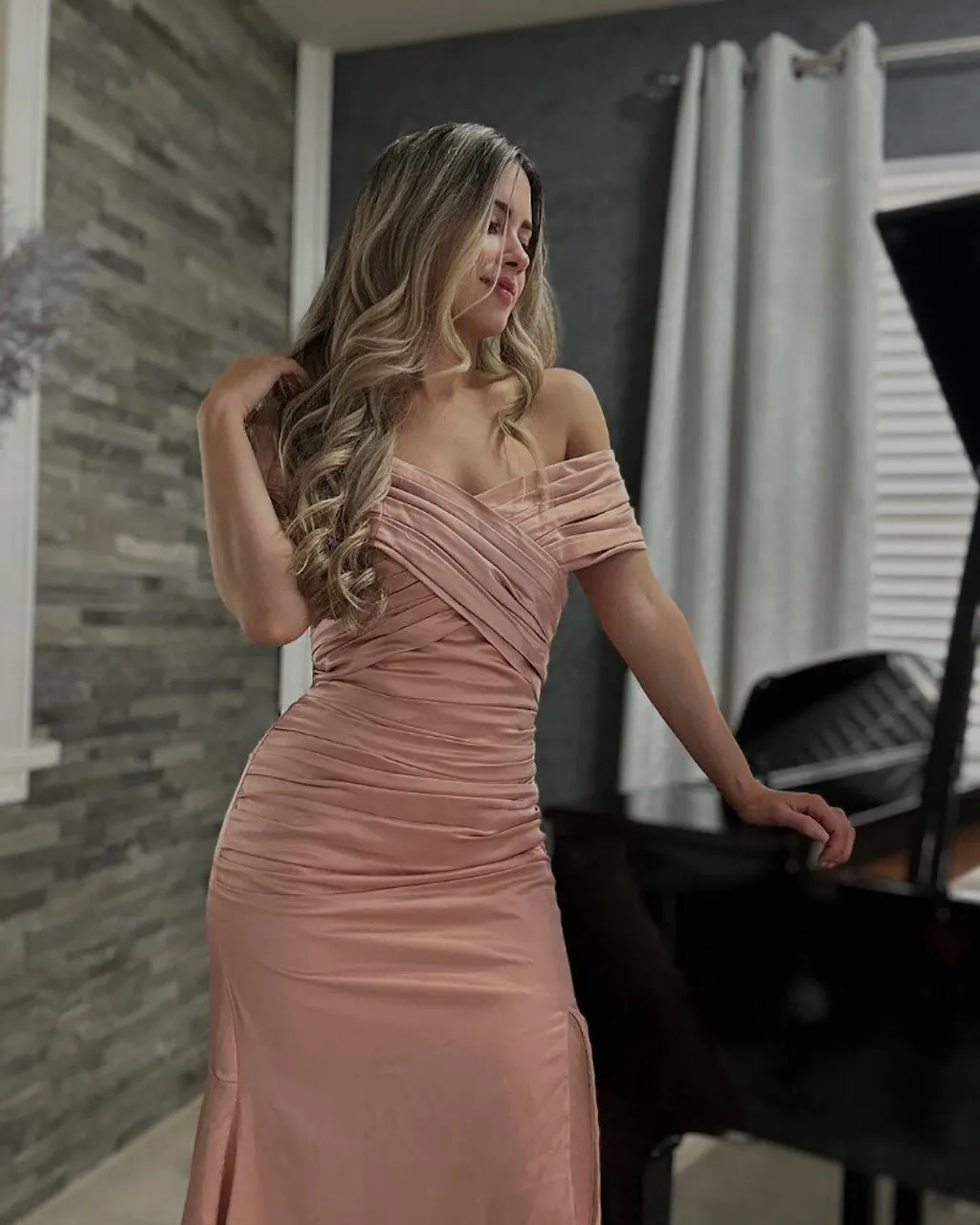 Sexy hors de l'épaule fente sirène Satin longues robes de mariage formelles