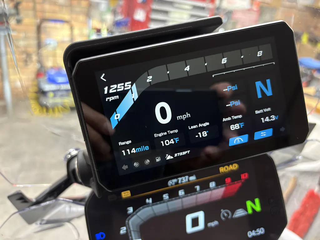 présente AIO-5 Play for BMW, faisant avancer la technologie de présente AIO-5 Play for BMW, faisant avancer la technologie de