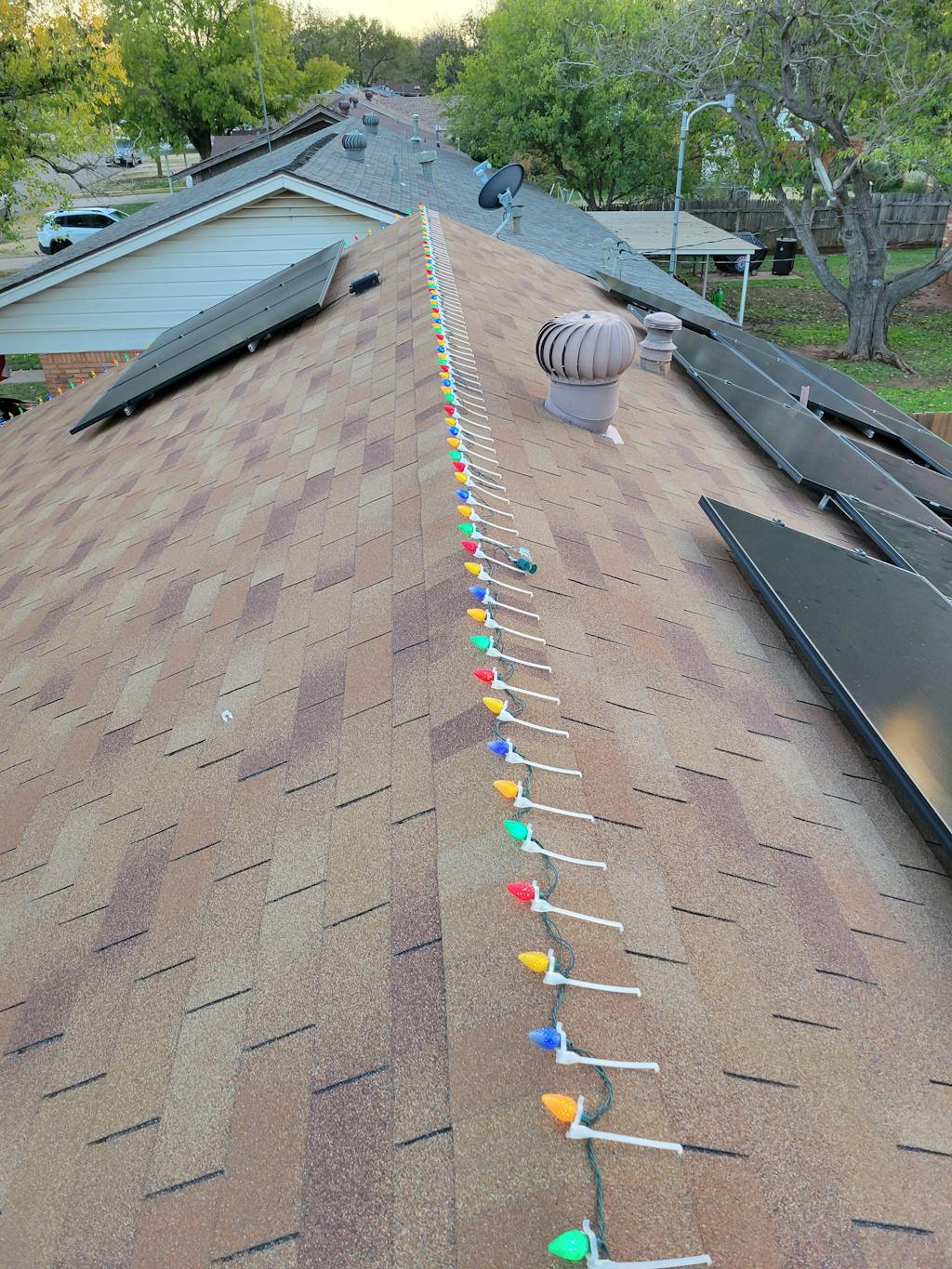 Ridge Row Roof Clips 50 Count Christmas Light Source