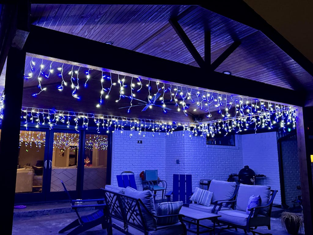 100-light M5 Pure White and Blue LED Icicle Lights, White Wire