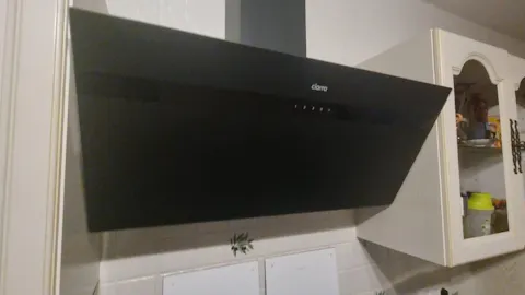 Ciarra Hotte Aspirante 90 cm Silencieuse Hotte de Cuisine en Verre Dépoli 90cm Avec Angle Anti-traces de Doigts Noir A+++ Wifi CBCG9736H-G