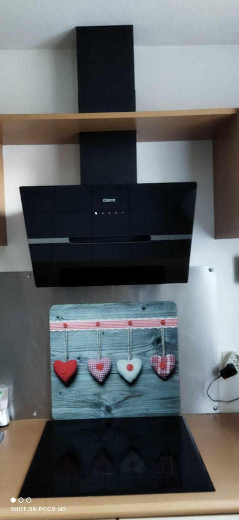 Ciarra Hotte Inclinée 650m³/h Wifi Classe A+++ Eclairage LED Noir CBCB6736F-OW