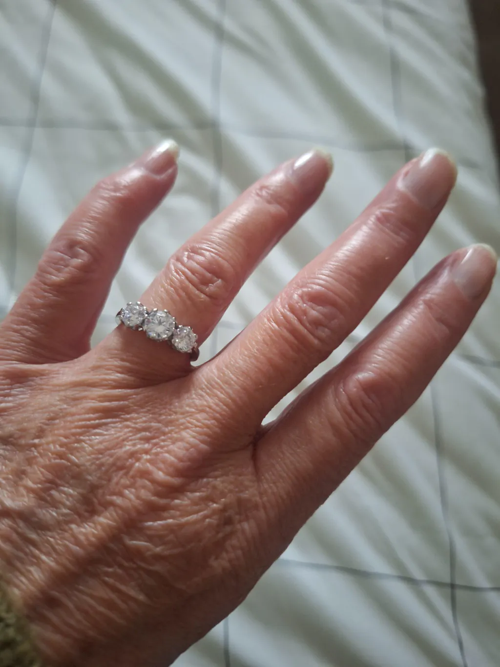 925 Sterling Silver 8 Claw Set Cz Trilogy Ring