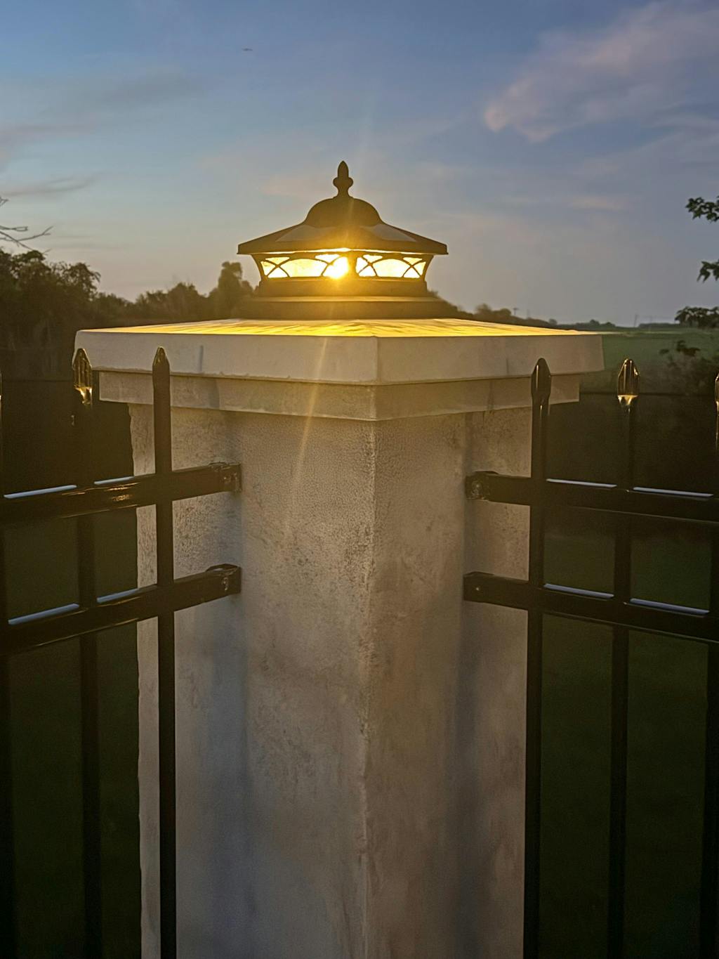 Coventry Solar Post Cap + 7.5"x7.5" (8x8 Nominal) Adapter - Black