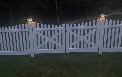 Kingsbridge Dual Lighted Solar Post Cap - White