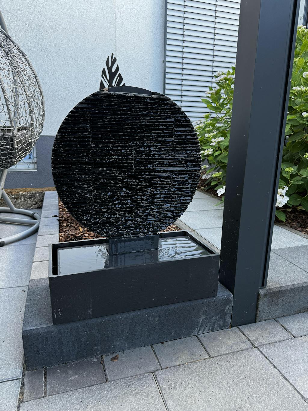 AYO L  – Grosser Zen Brunnen Kreis aus Schiefer Schwarz