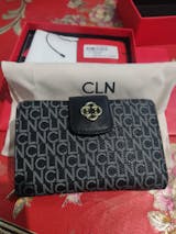 CLN - Classic for all seasons. In feature: Calanthe Wallet, Zelia