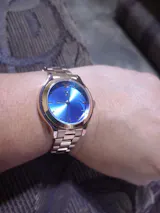 Reloj Analogo para Dama con Correa de Acero Inoxidable Color Plateado y Caratula Tornasol OE2511