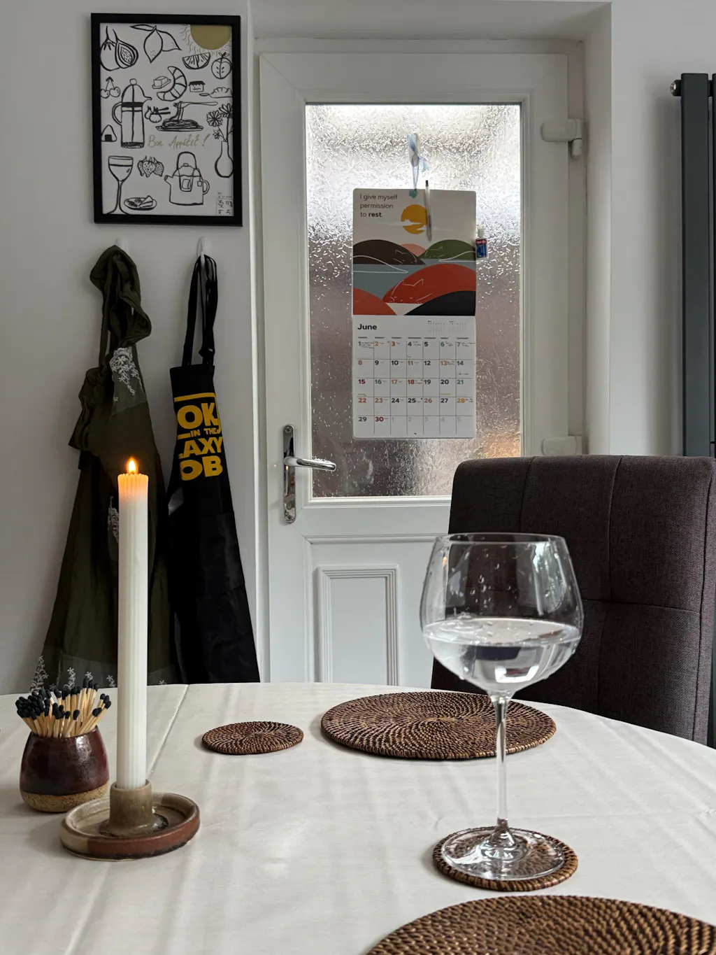 Round Rattan Placemat with Holder - Dark Brown