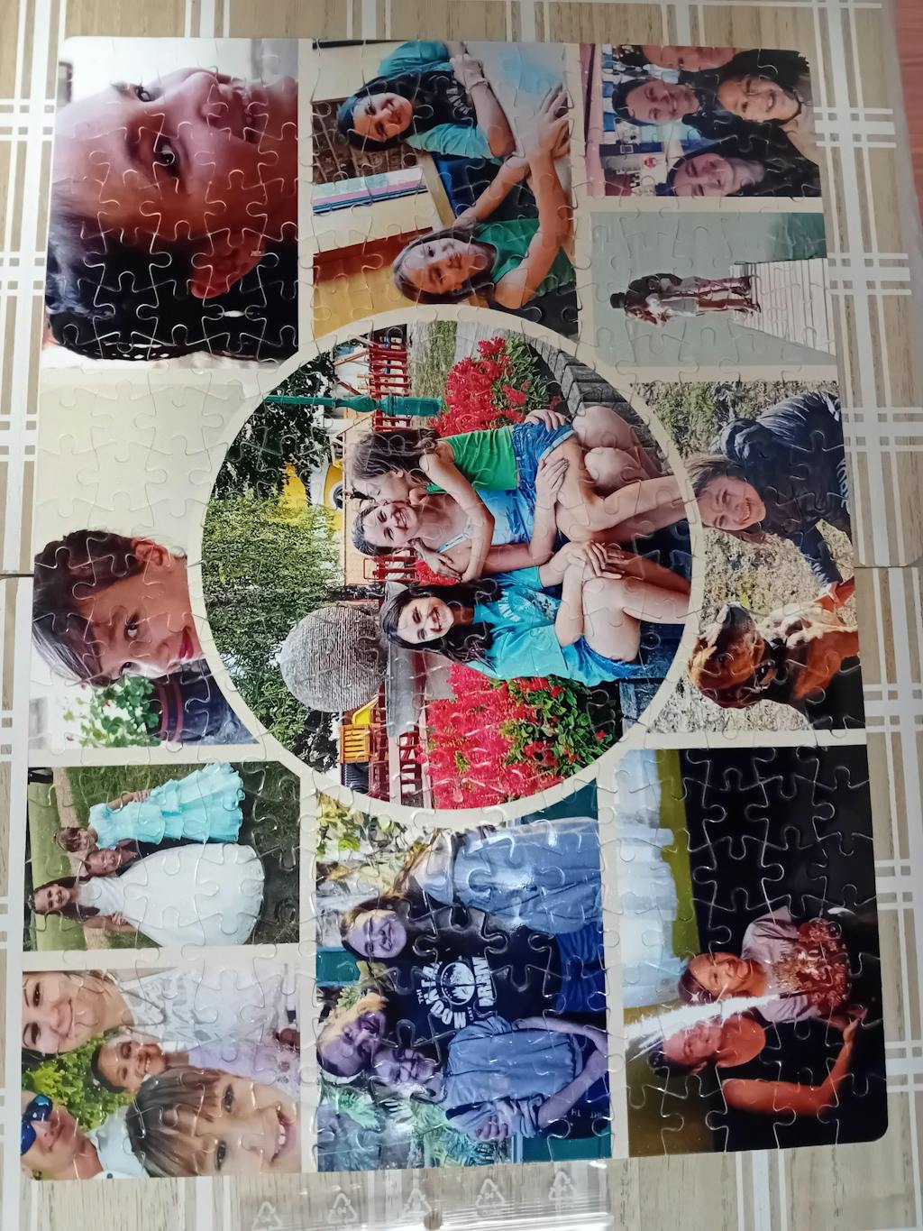 Renovo 11 Képes Fotókollázs Puzzle - 300 darabos