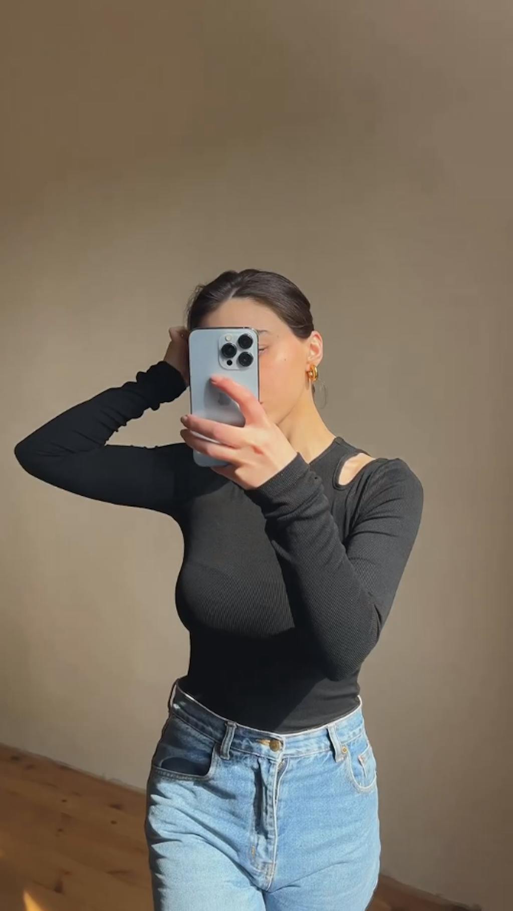 Slinky Cutout Knit Top COMMENSE