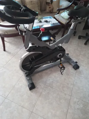 Bicicleta Estática Spinning Ultra Silenciosa Volante de 8KG | YB-6800