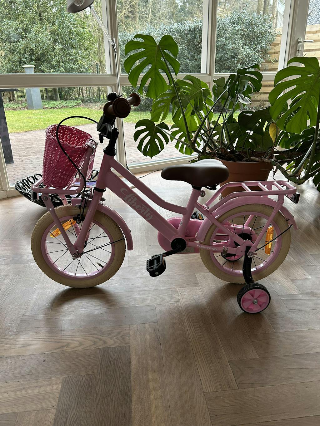 Liberty meisjesfiets Roze 14 inch + mand