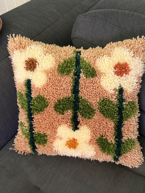 EARTHY PICK OF THE BUNCH - Latch Hook Cushion Kit