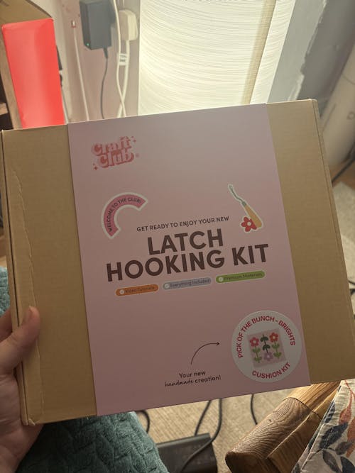 BRIGHT PICK OF THE BUNCH - Latch Hook Cushion Kit