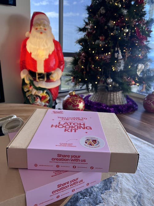 BOLD & BEAUTIFUL - Latch Hooking Bundle