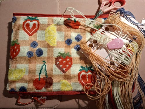 GIRLS ON THE GO - Half Stitch Pouch & Woven Bag Bundle