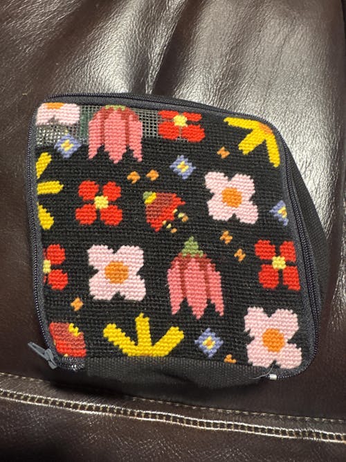 POP ART PETALS - Needlepoint Pouch Kit