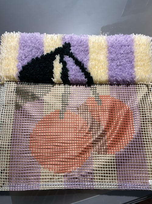 CHERRY RIPE STRIPES - Latch Hook Cushion Kit