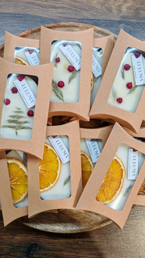 Cutie hârtie în formă de pernă cu fereastră 14,5x7,5cm - kraft (set 50 buc)