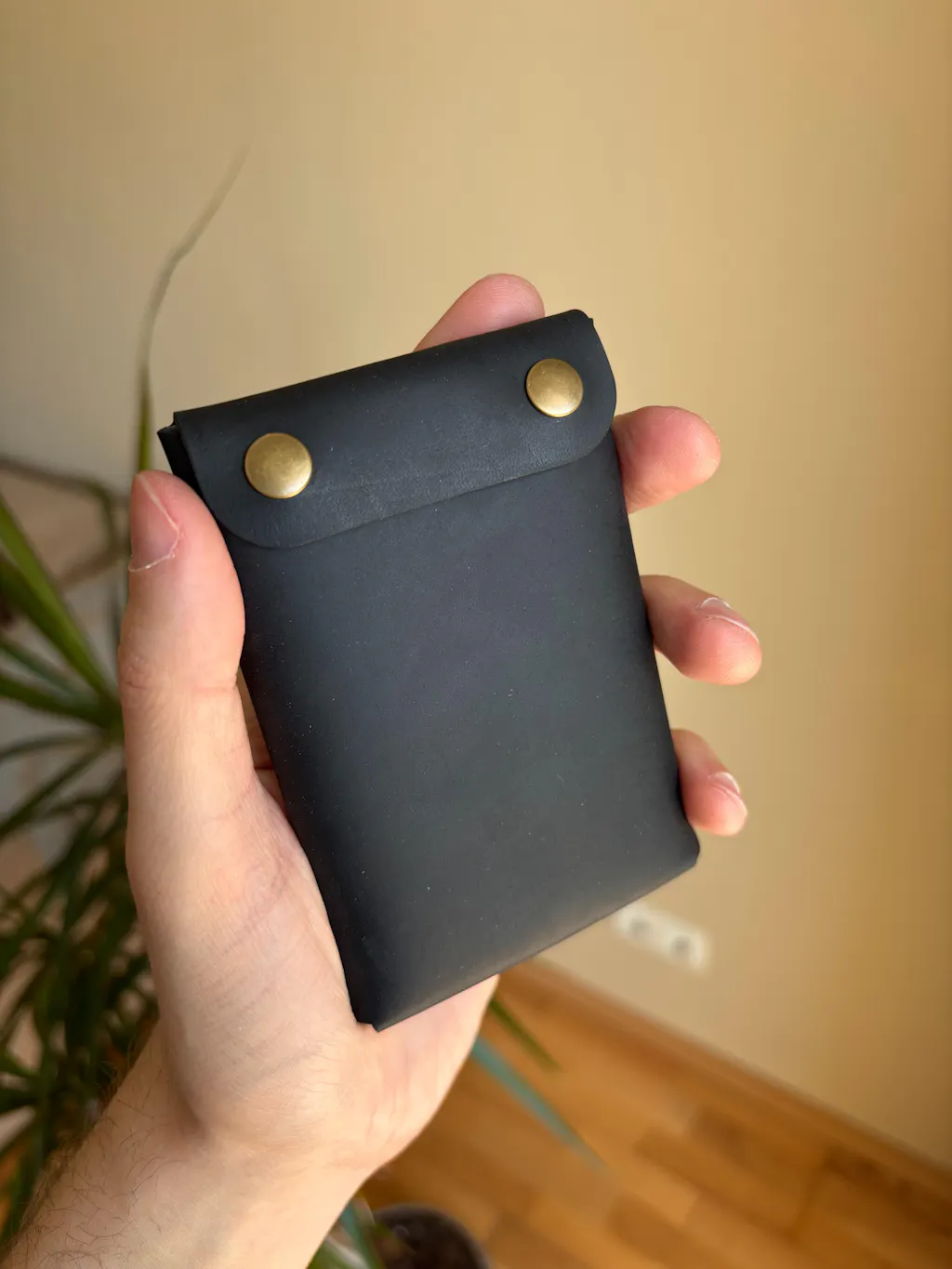 Minimalist leather wallet/card holder | Carbon Black
