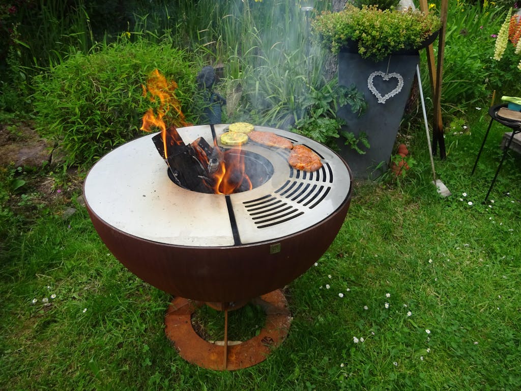 Grillplatte Mitte mit Schlitzöffnungen rund 80, Edelstahl