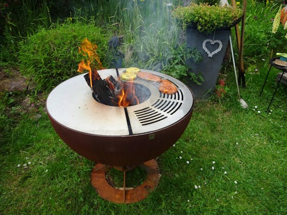 Grillplatte Mitte mit Schlitzöffnungen rund 80, Edelstahl