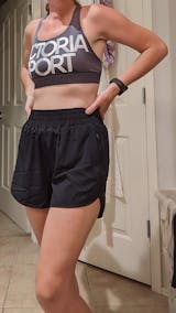 CRZ YOGA Femme Shorts de Running Pantalon de Sport Court avec Poche à Zippé  - 10cm