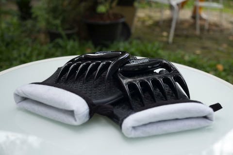 ULTIMATE SET - BBQ Gift Set & Smoker Accessories - BBQ Gloves, Meat Claws, Meat Thermometer, Timer & Brush - BBQ & Smoker Tools (Black)