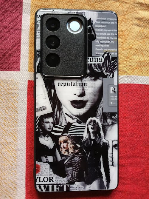 Taylor Swift Monochrome Spotify Aesthetic Glass Phone Case
