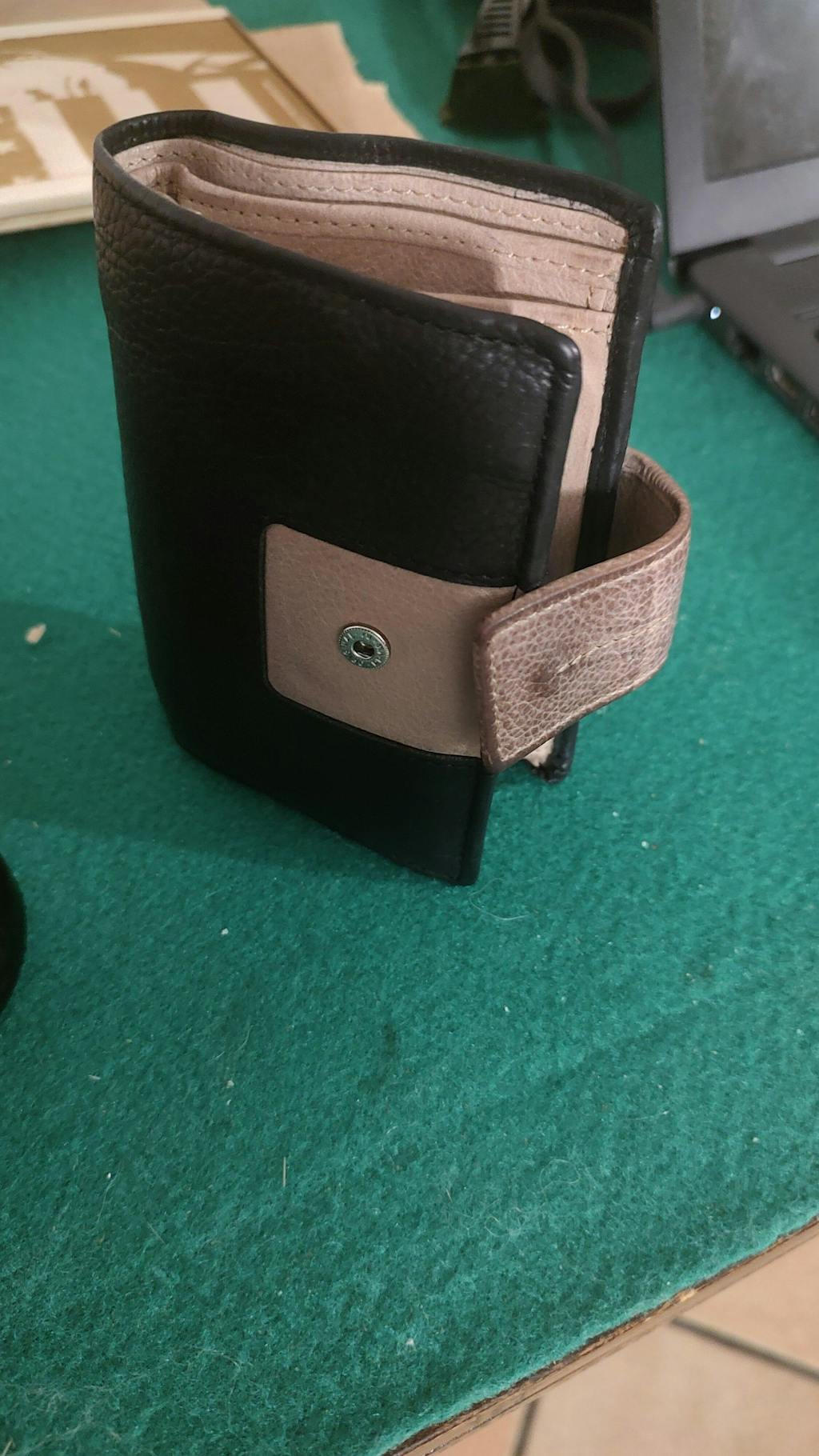 Portafoglio medio compatto in pelle artigianale | Made in Italy – Cuoieria Italiana