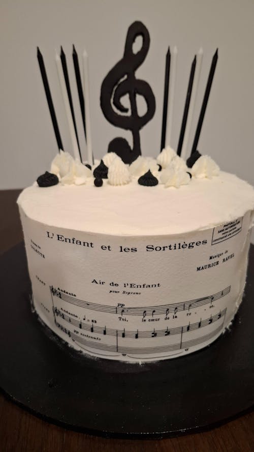 HIRE Large #1 Cake Tin — Cupcake Sweeties