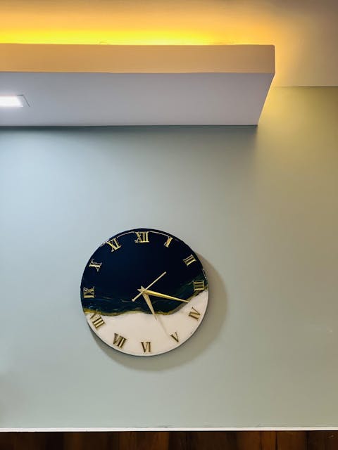 Royal Elegant Blue Resin Wall Clock