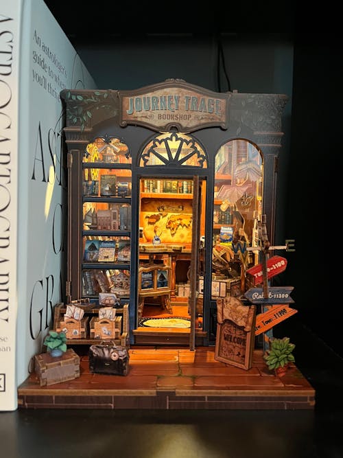 CUTEBEE DIY Book Nook Kit | Journey Trace Bookshop