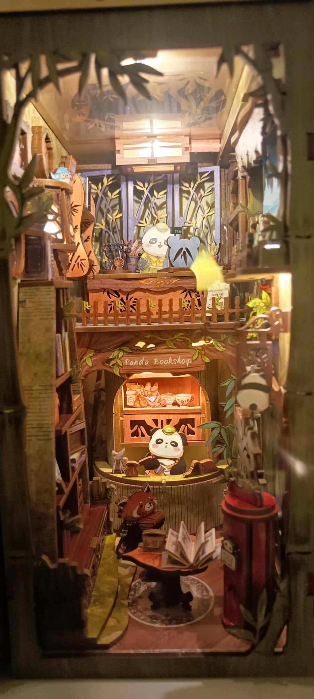 CUTEBEE DIY Book Nook Kit (Panda Bookshop)